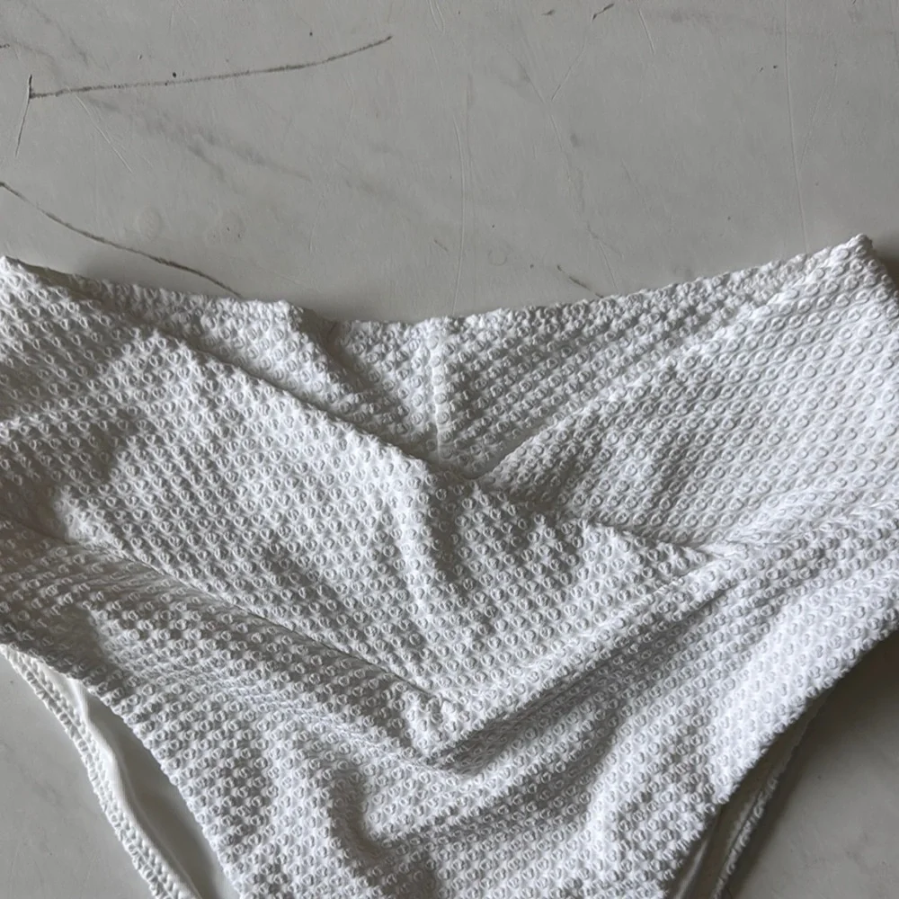 Arie White Textured High Cut Cheeky Bottoms Small - Picture 2 of 5